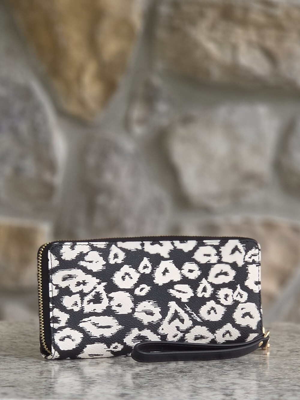 Michael Kors Jet Set Continental Black Wristlet Wallet - Picture 2 of 6